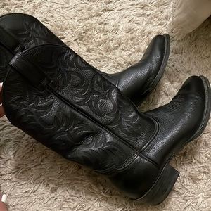 Black Ariat Boots!